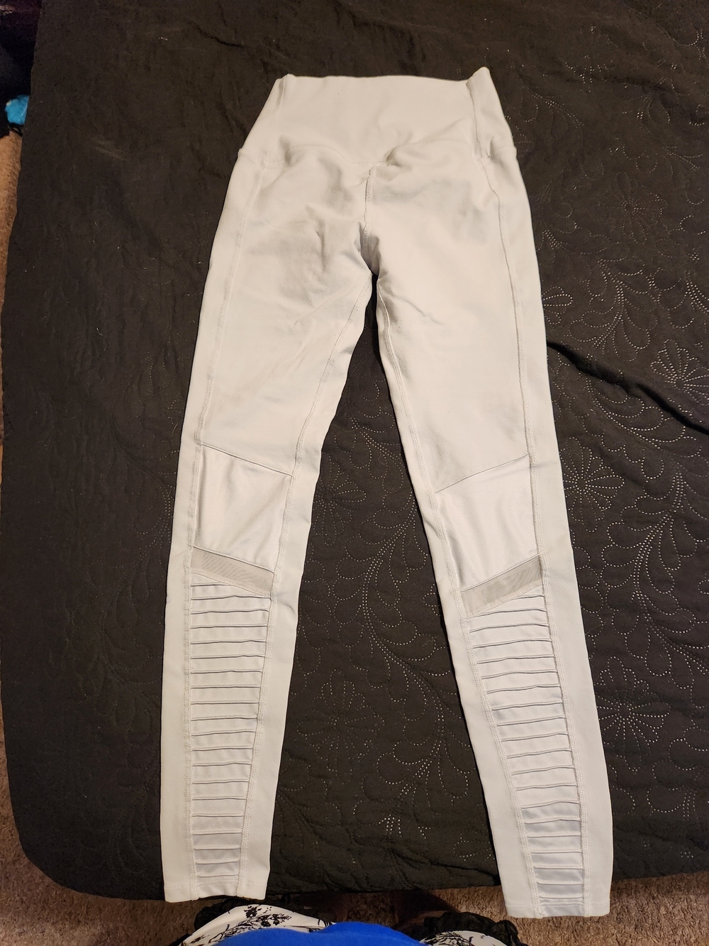 ALO Yoga Light Gray Moto Ribbed Jeggings